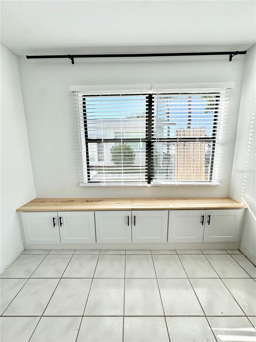 FLOR A MAR - Residential Lease