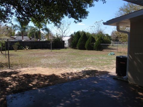 A home in TAVARES