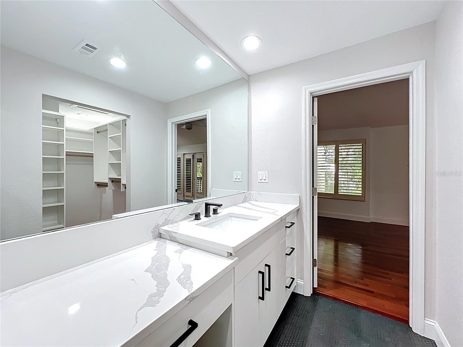 CHEROKEE PLACE CONDO PH 01 - Residential