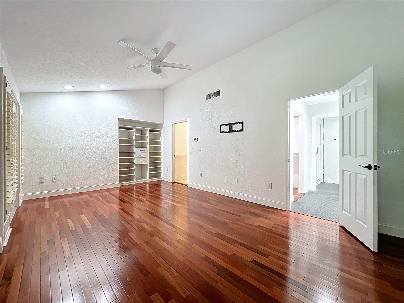 CHEROKEE PLACE CONDO PH 01 - Residential