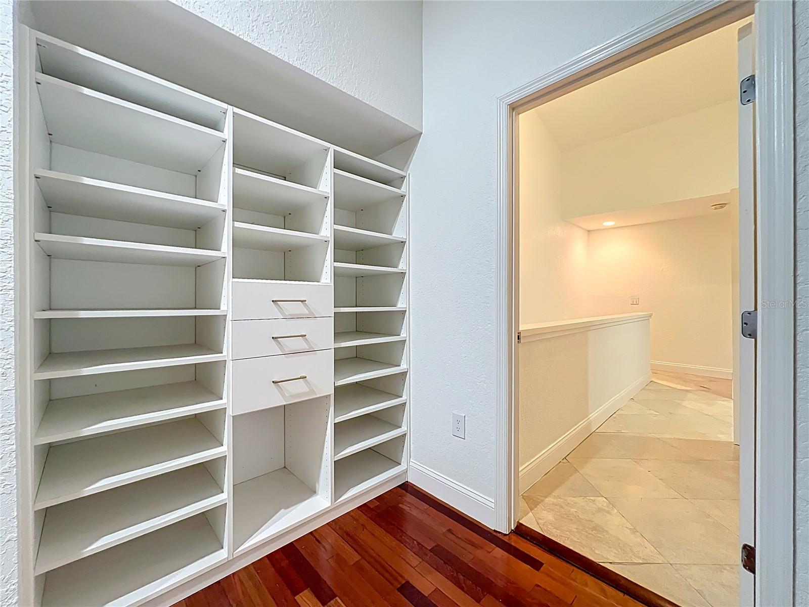 CHEROKEE PLACE CONDO PH 01 - Residential