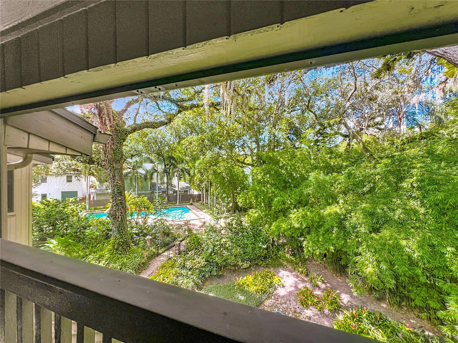CHEROKEE PLACE CONDO PH 01 - Residential