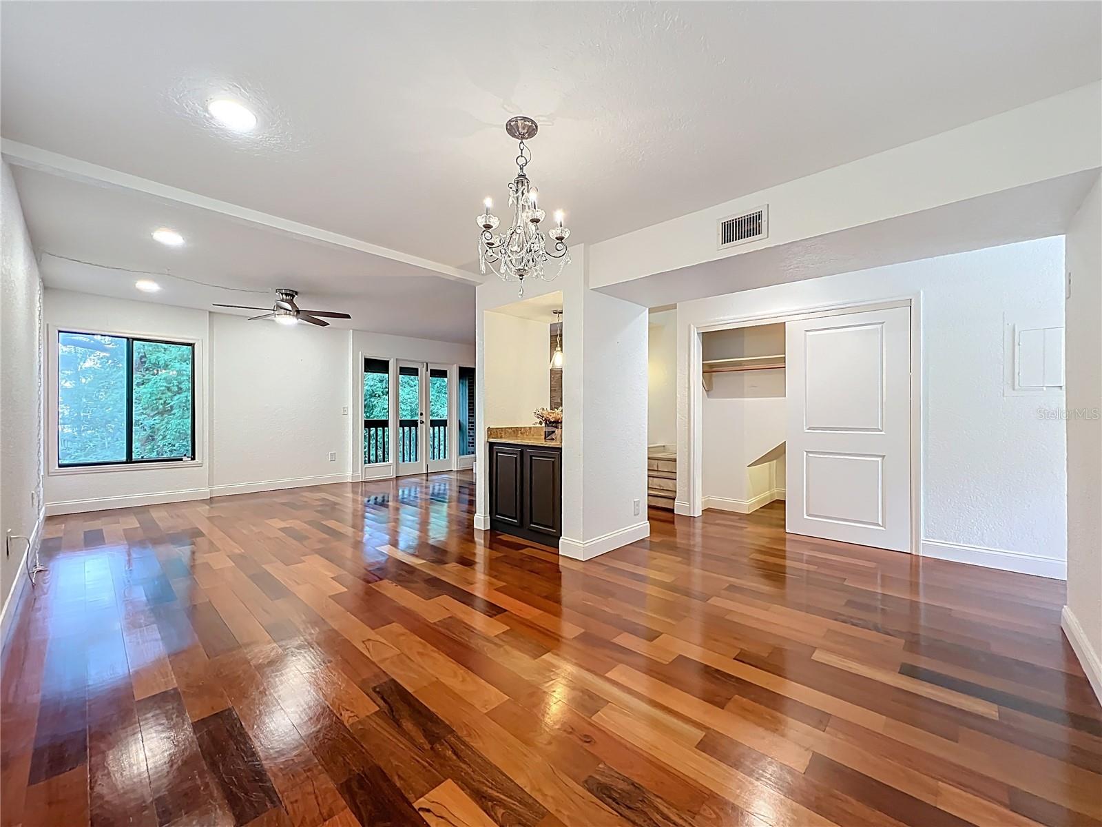 CHEROKEE PLACE CONDO PH 01 - Residential