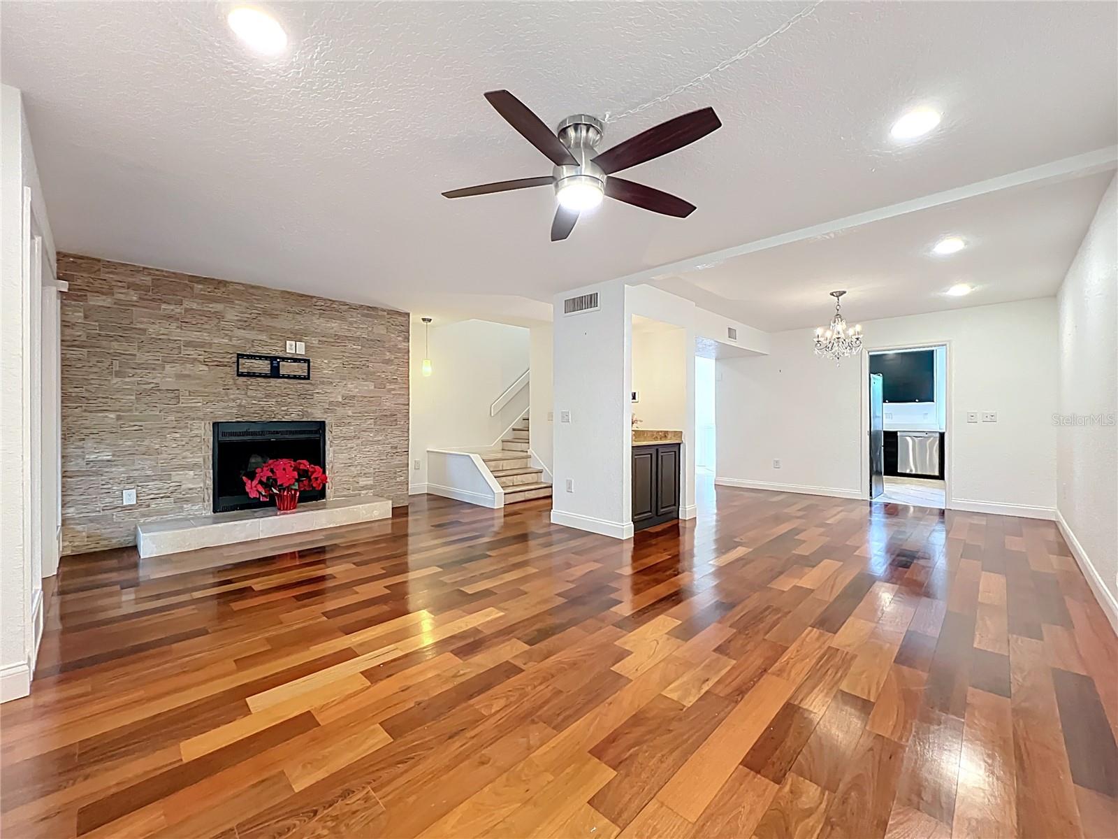 CHEROKEE PLACE CONDO PH 01 - Residential