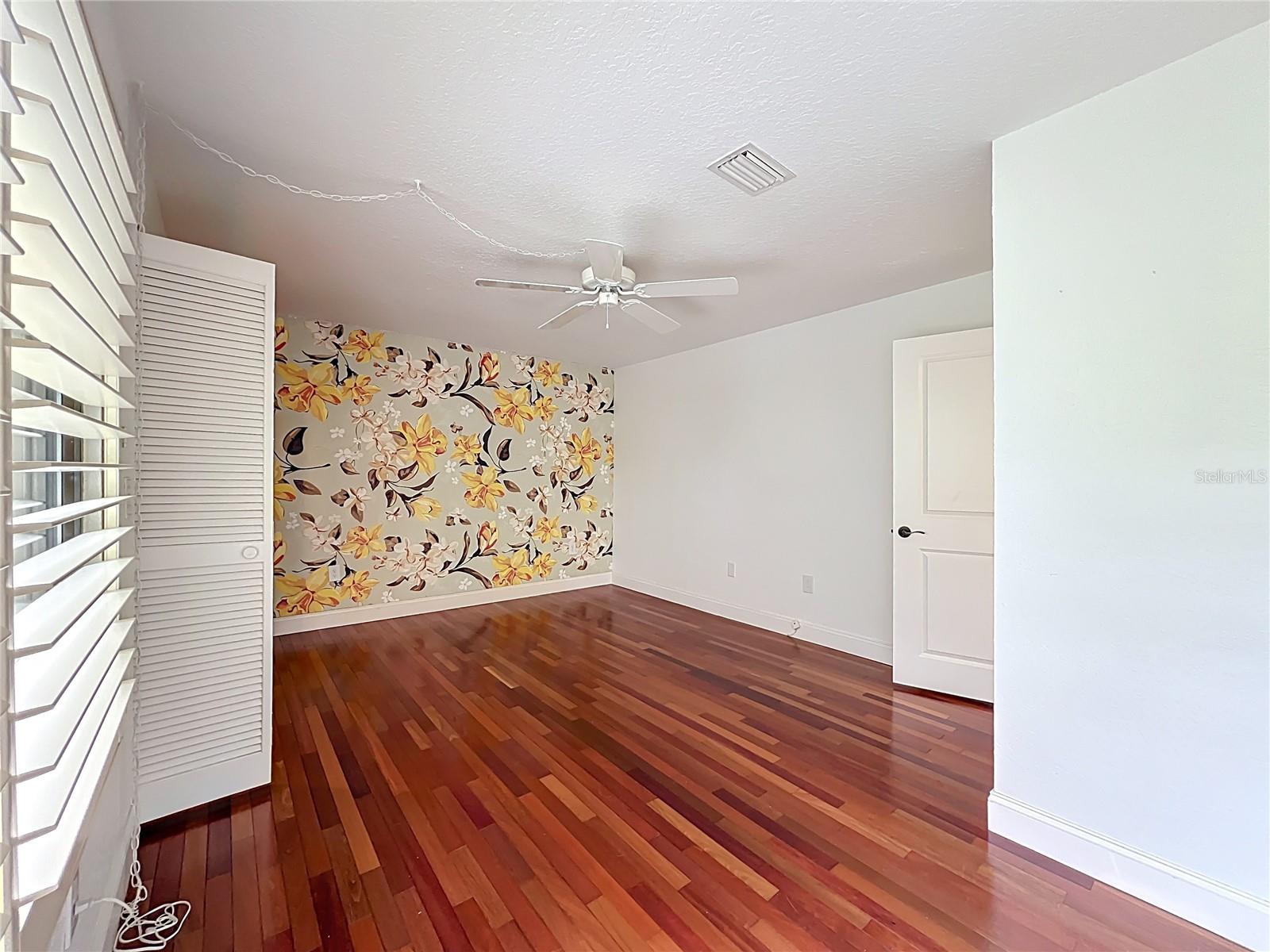 CHEROKEE PLACE CONDO PH 01 - Residential