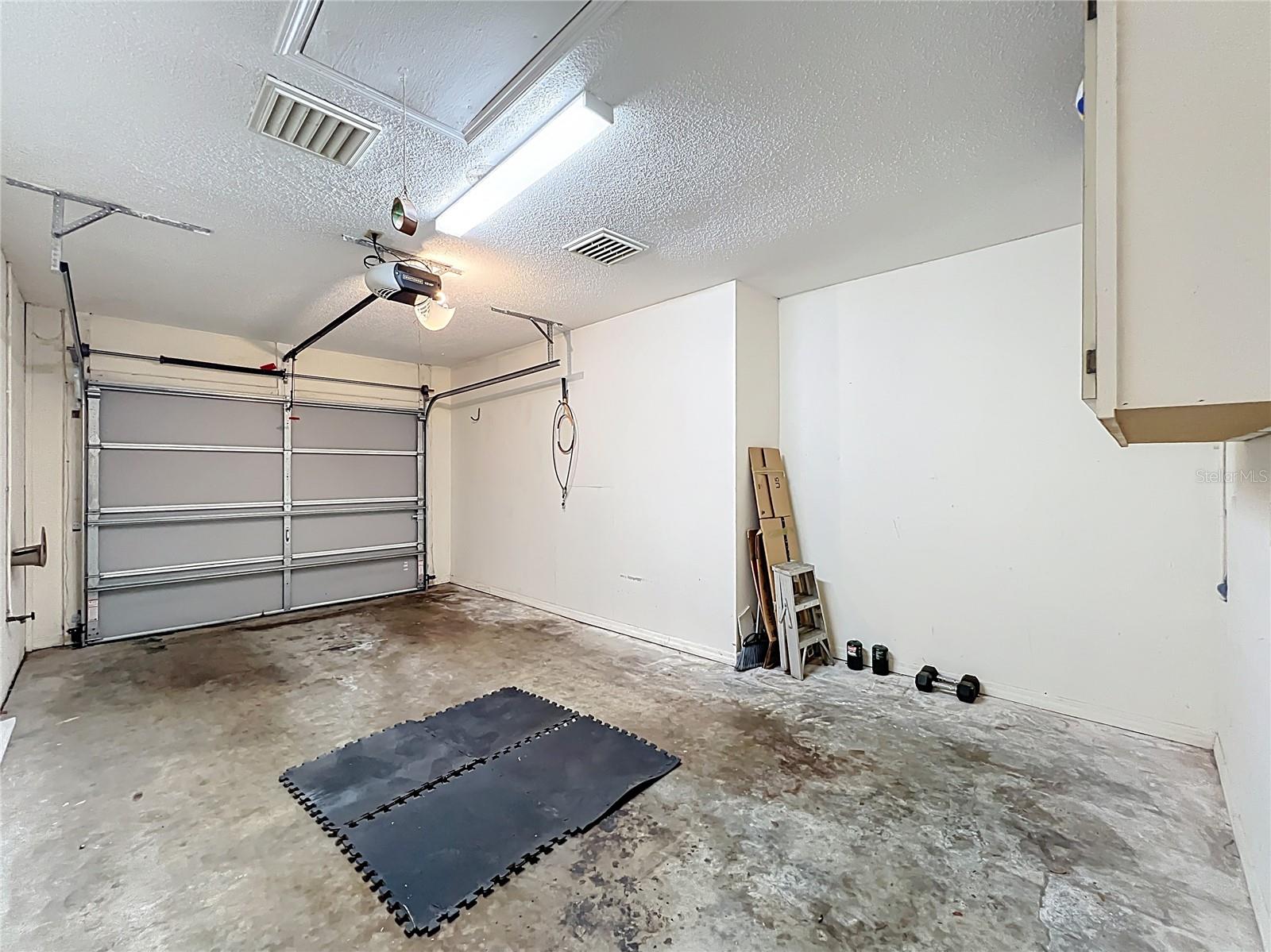 CHEROKEE PLACE CONDO PH 01 - Residential