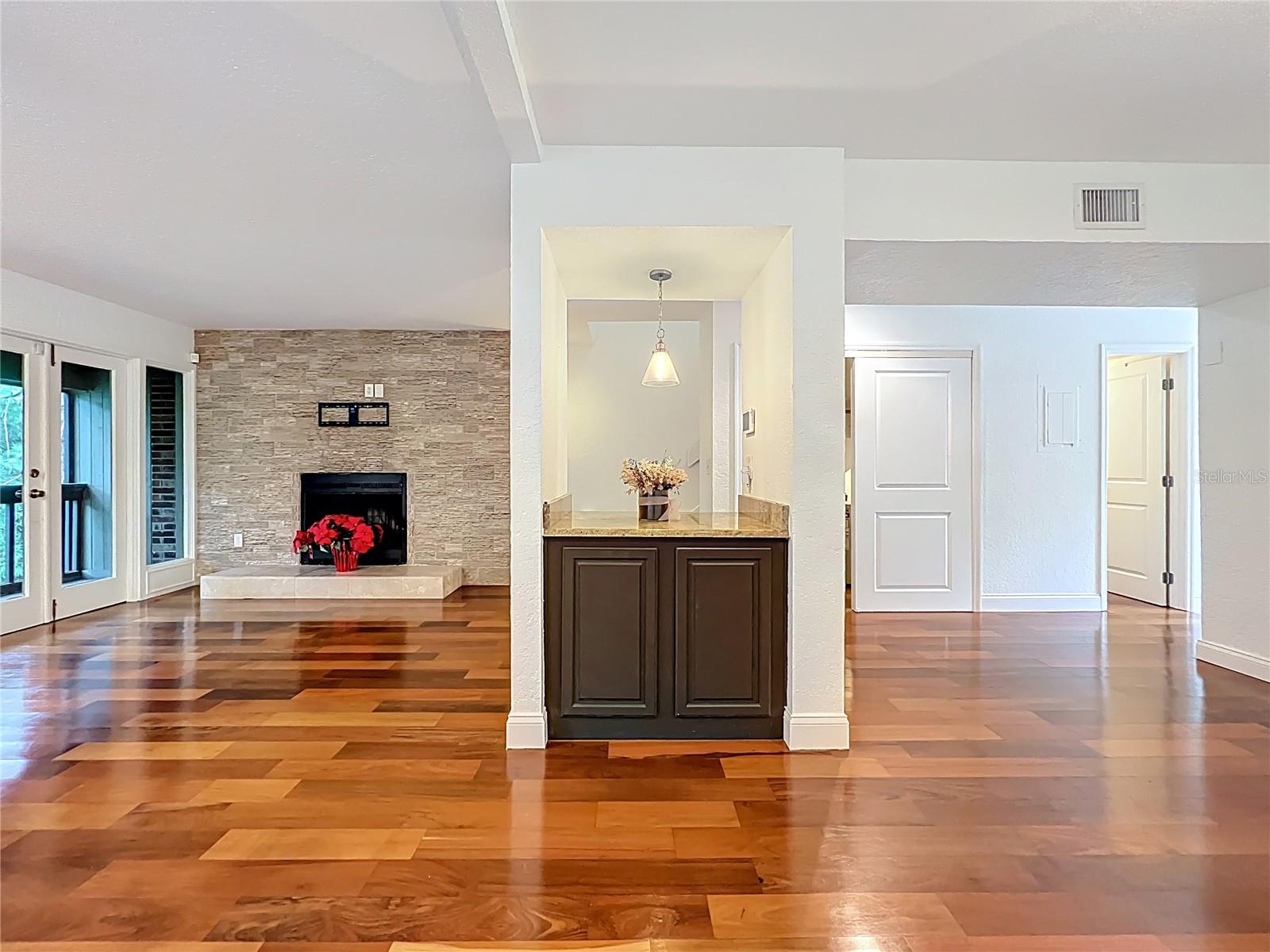 CHEROKEE PLACE CONDO PH 01 - Residential