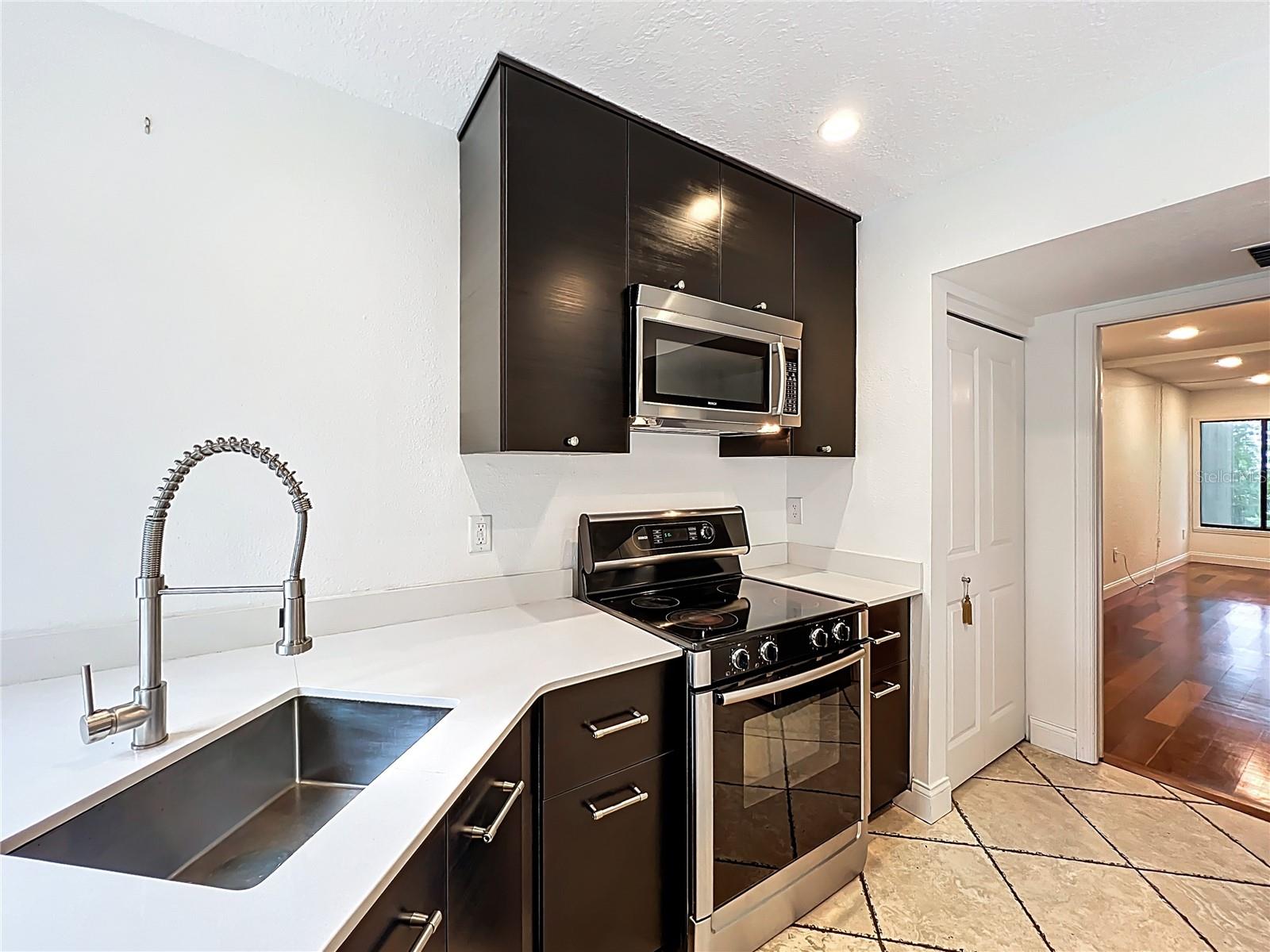 CHEROKEE PLACE CONDO PH 01 - Residential