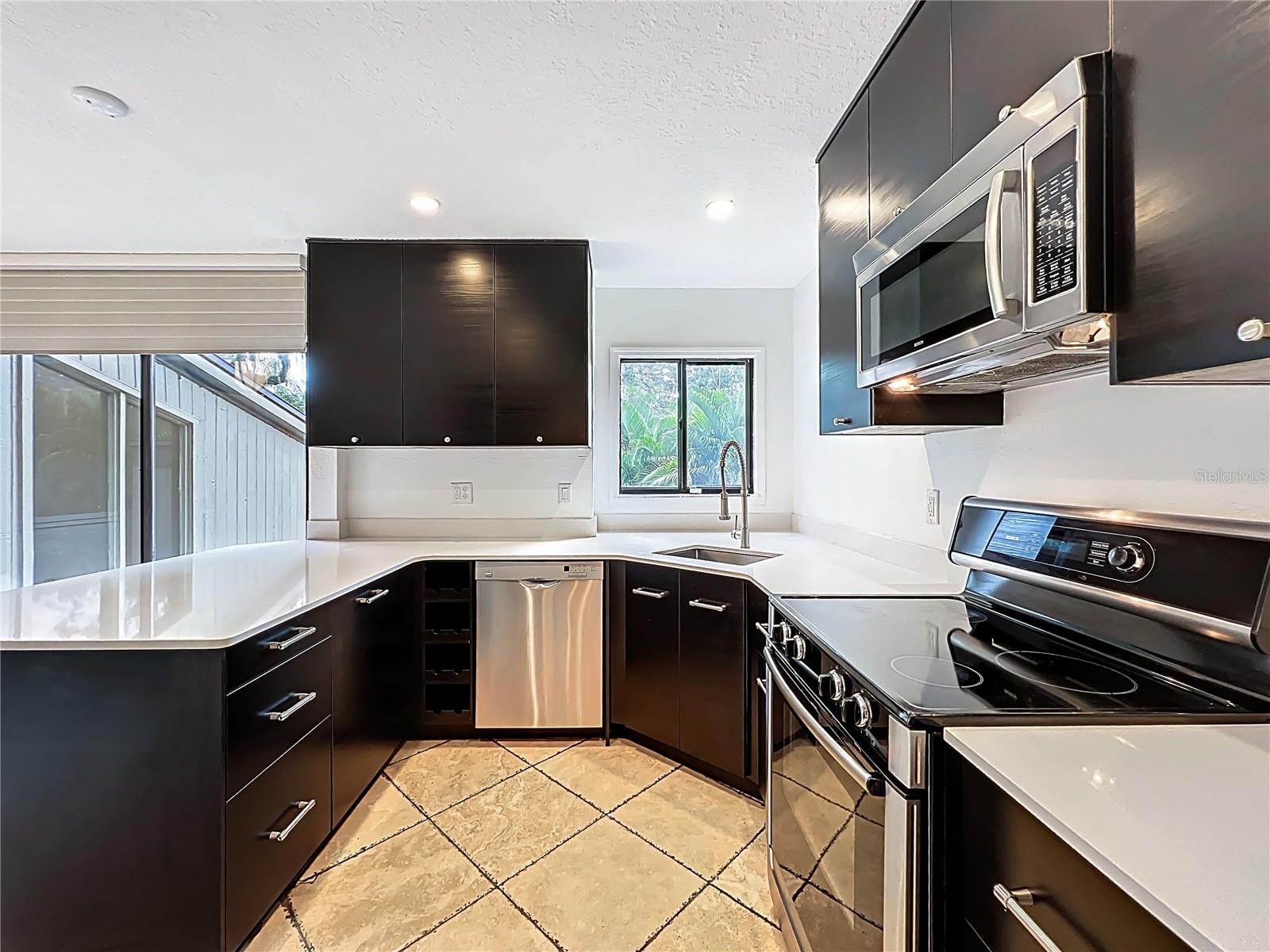 CHEROKEE PLACE CONDO PH 01 - Residential