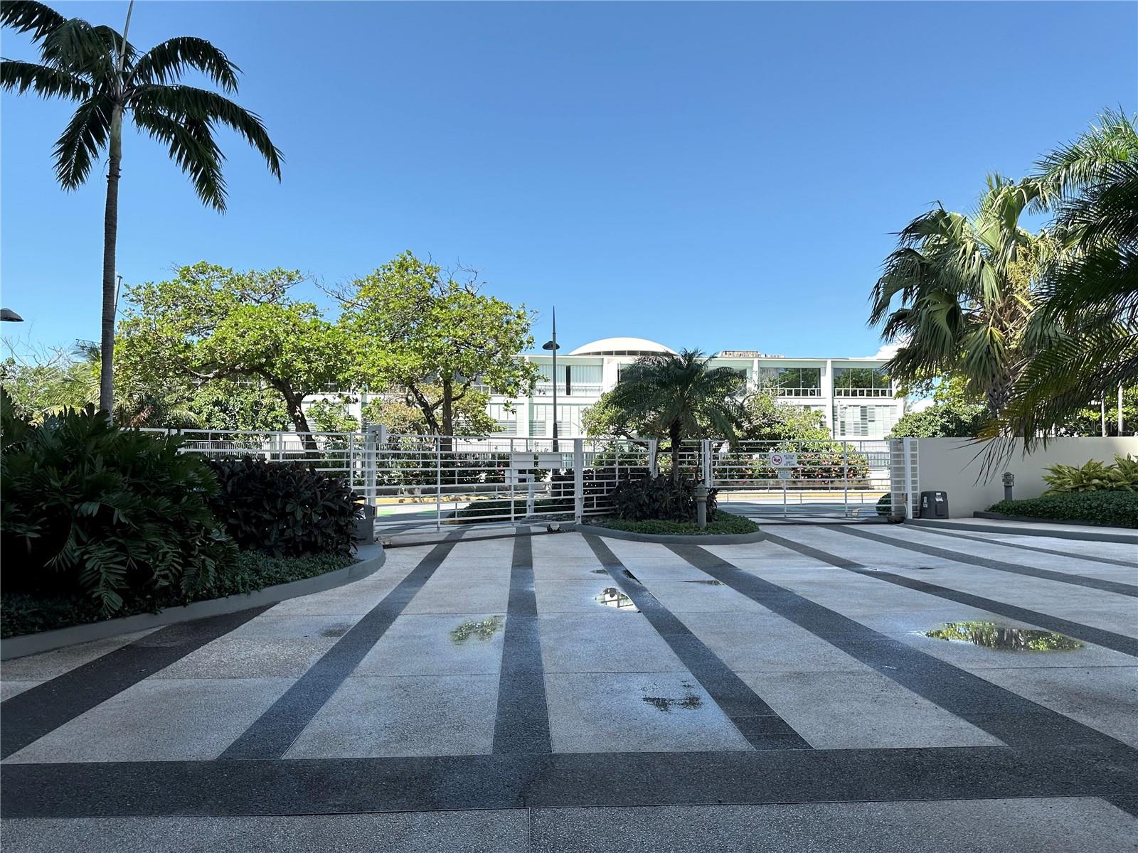 35 Av. LUIS MUÑOZ RIVERA 1202