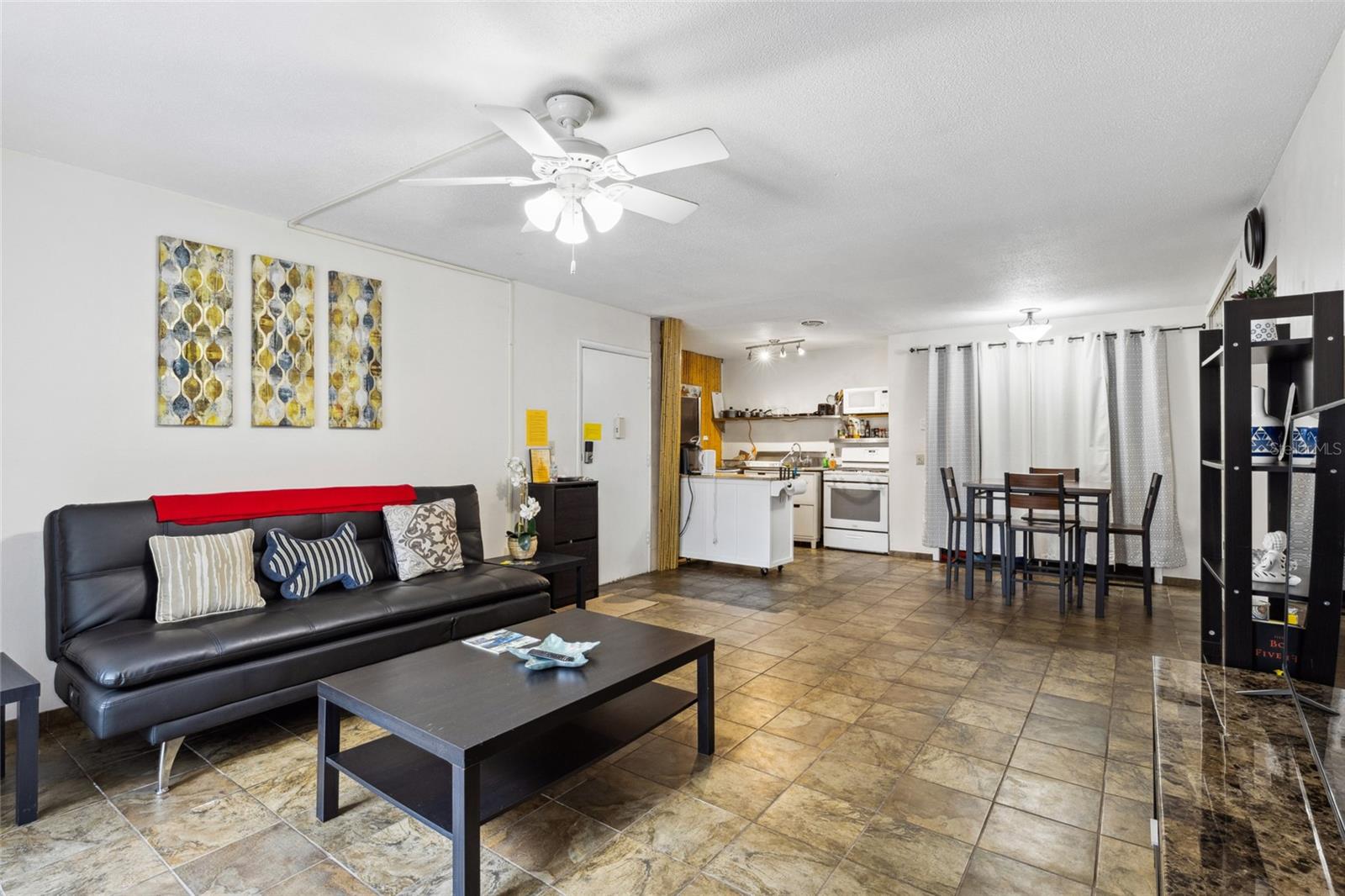 SUMMIT HOUSE - Residential