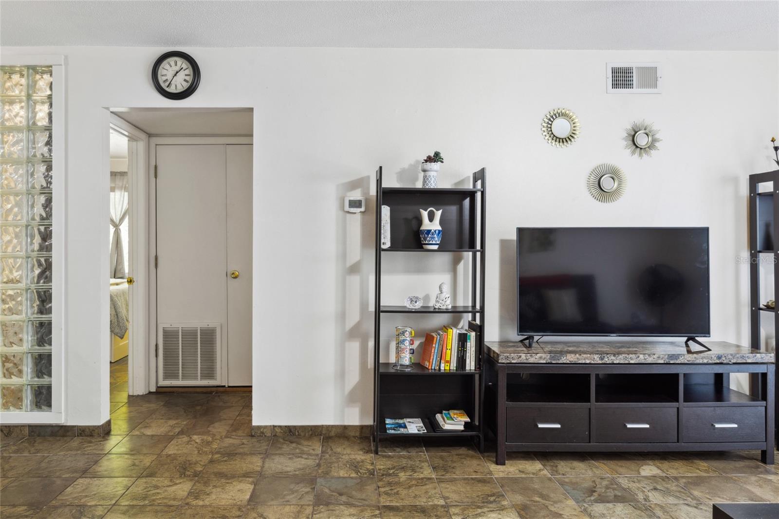 SUMMIT HOUSE - Residential