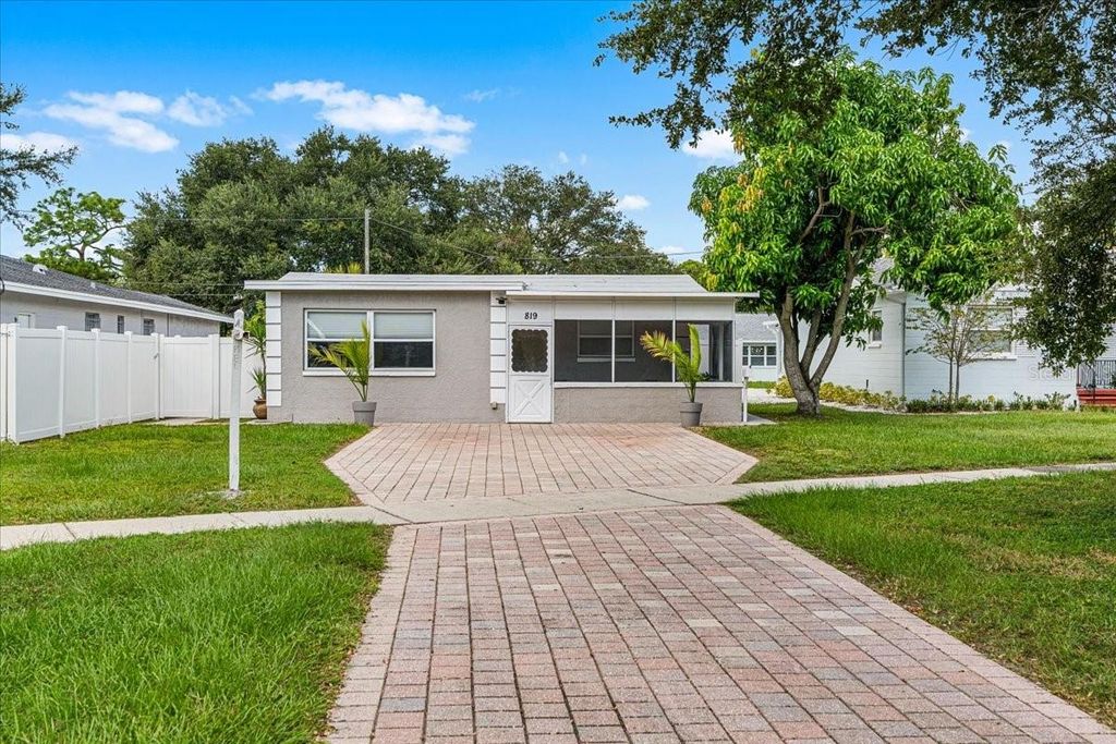 Photo of 819 Southwest Boulevard N, St Petersburg, FL 33703 (MLS # TB8430832)