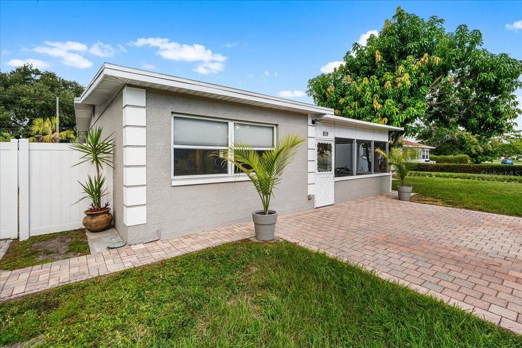 Photo of 819 Southwest Boulevard N, St Petersburg, FL 33703 (MLS # TB8430832)
