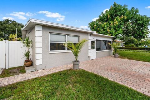 Photo of 819 Southwest Boulevard N, St Petersburg, FL 33703 (MLS # TB8430832) Photo of 819 Southwest Boulevard N, St Petersburg, FL 33703 (MLS # TB8430832)