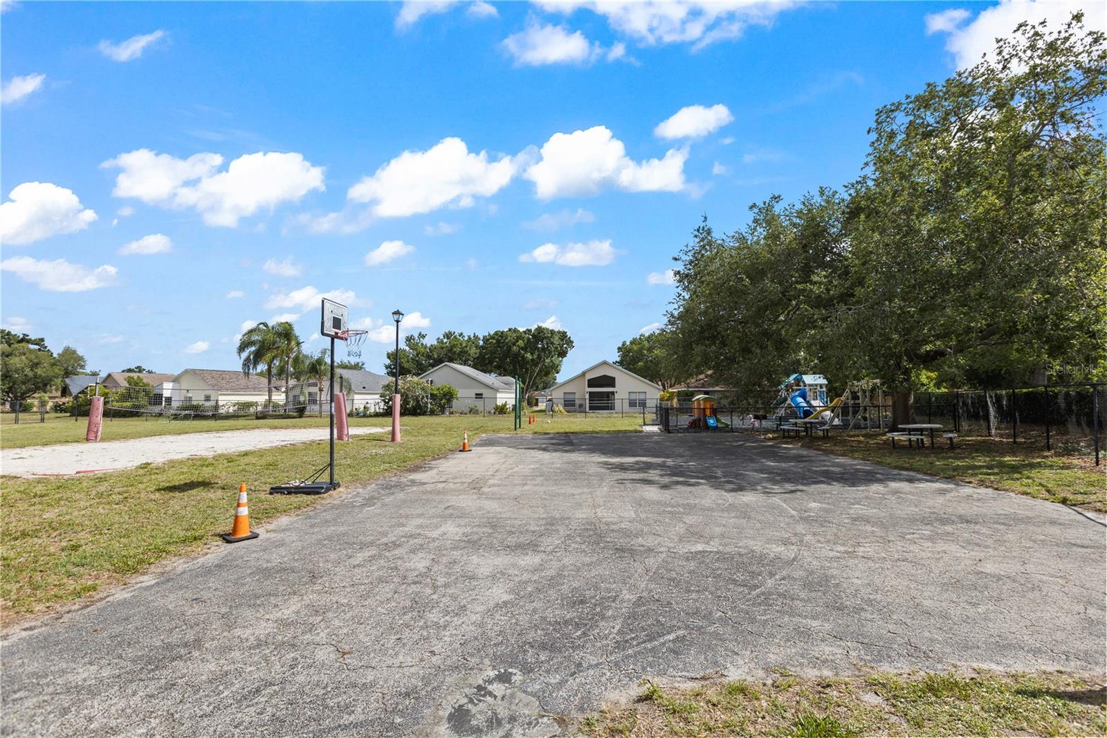 DEER HOLLOW - Residential