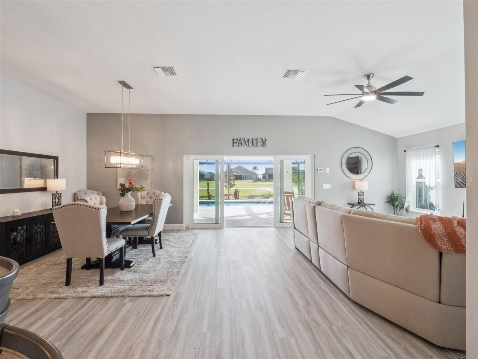 VILLAGES/SOUTHERN OAKS UN #219 - Residential