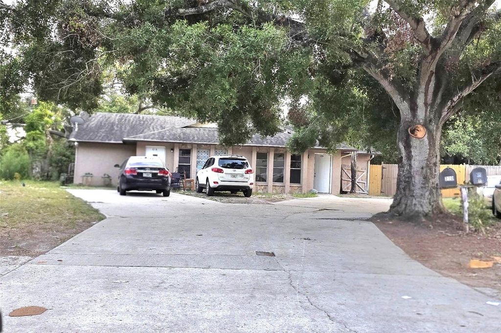Photo of 208 58th Avenue E, Bradenton, FL 34203 (MLS # A4685901)