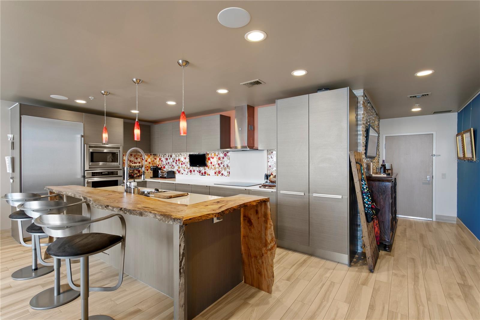 SIGNATURE PLACE CONDO - Residential