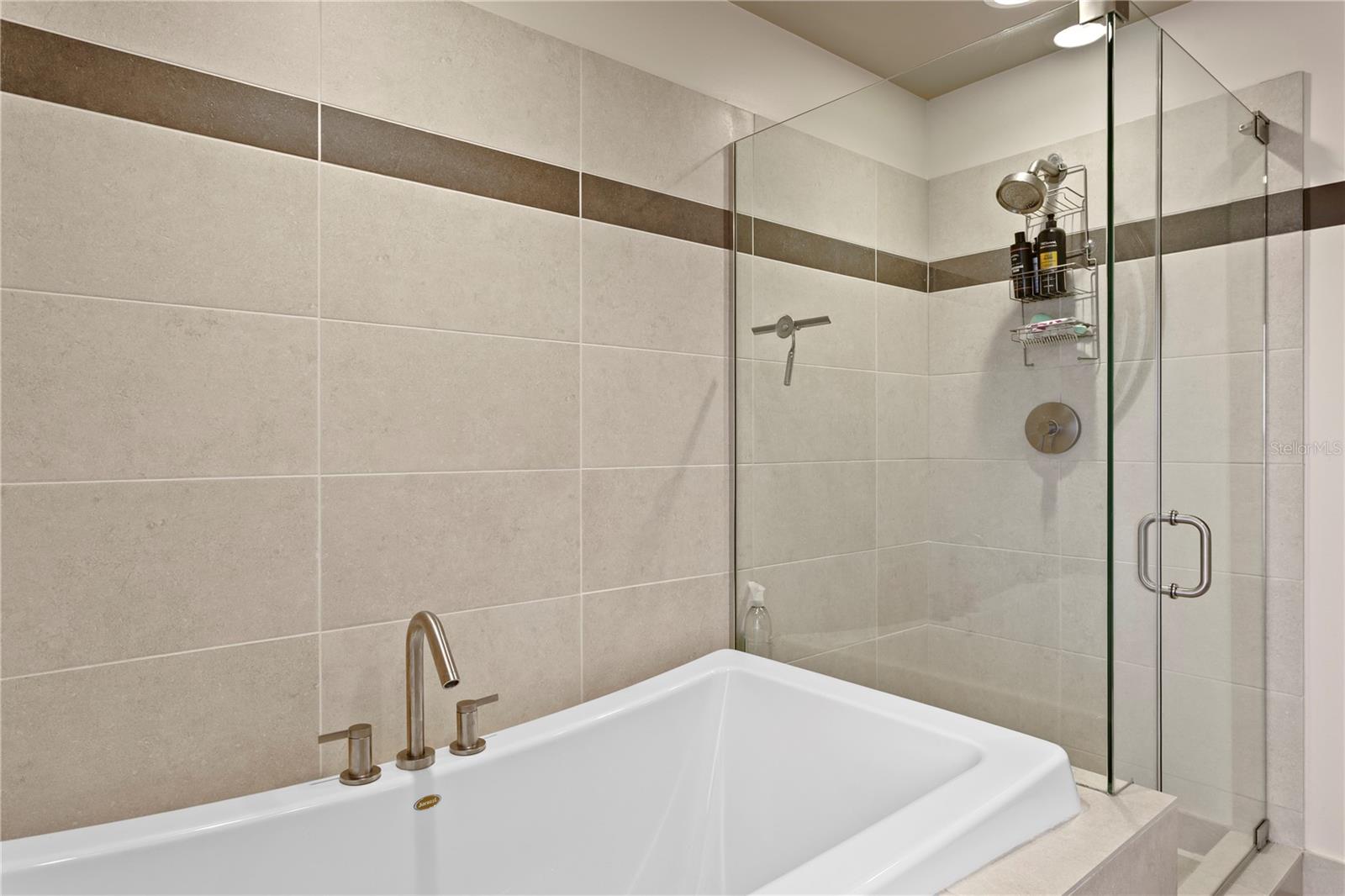 SIGNATURE PLACE CONDO - Residential