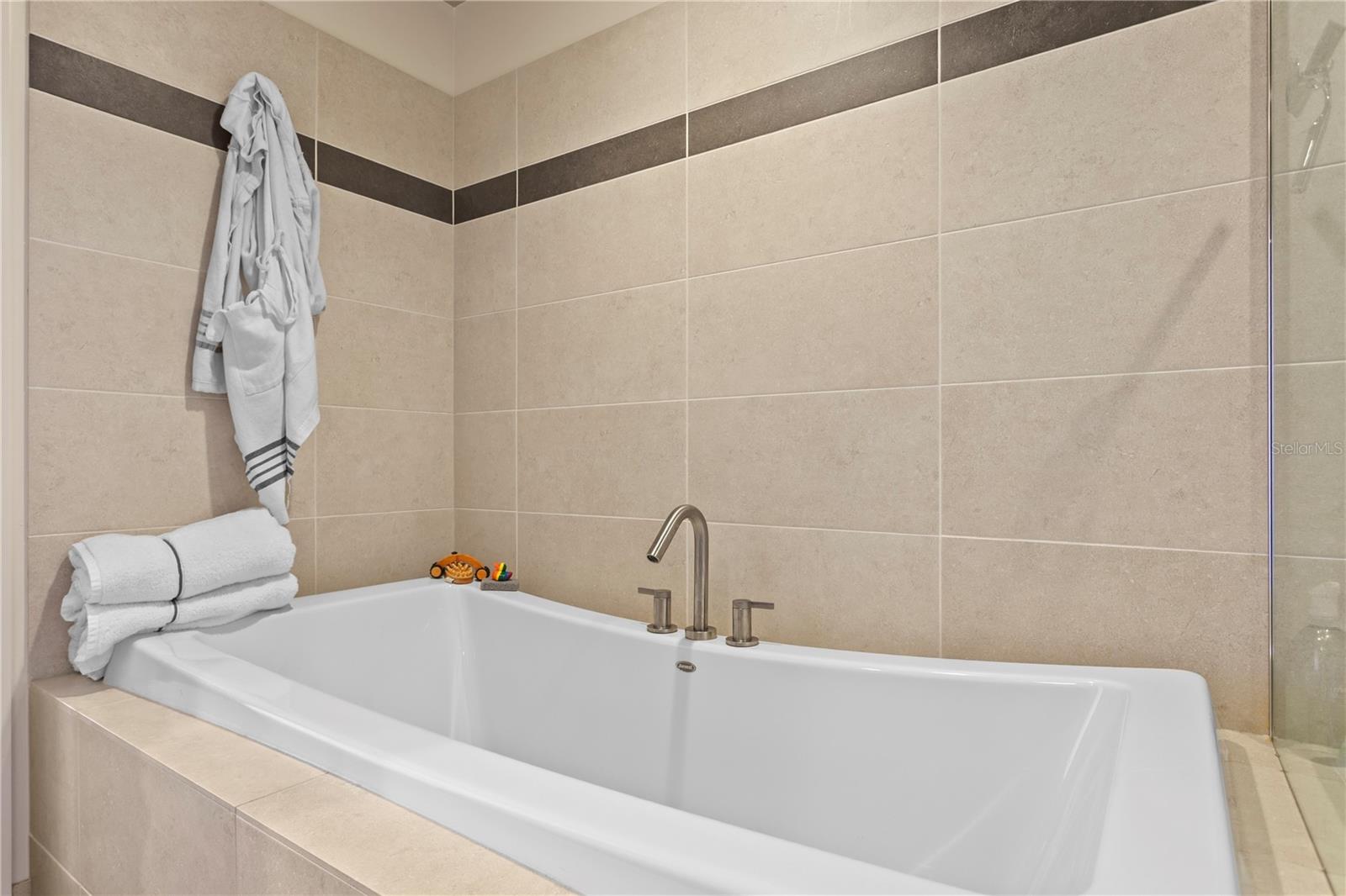 SIGNATURE PLACE CONDO - Residential