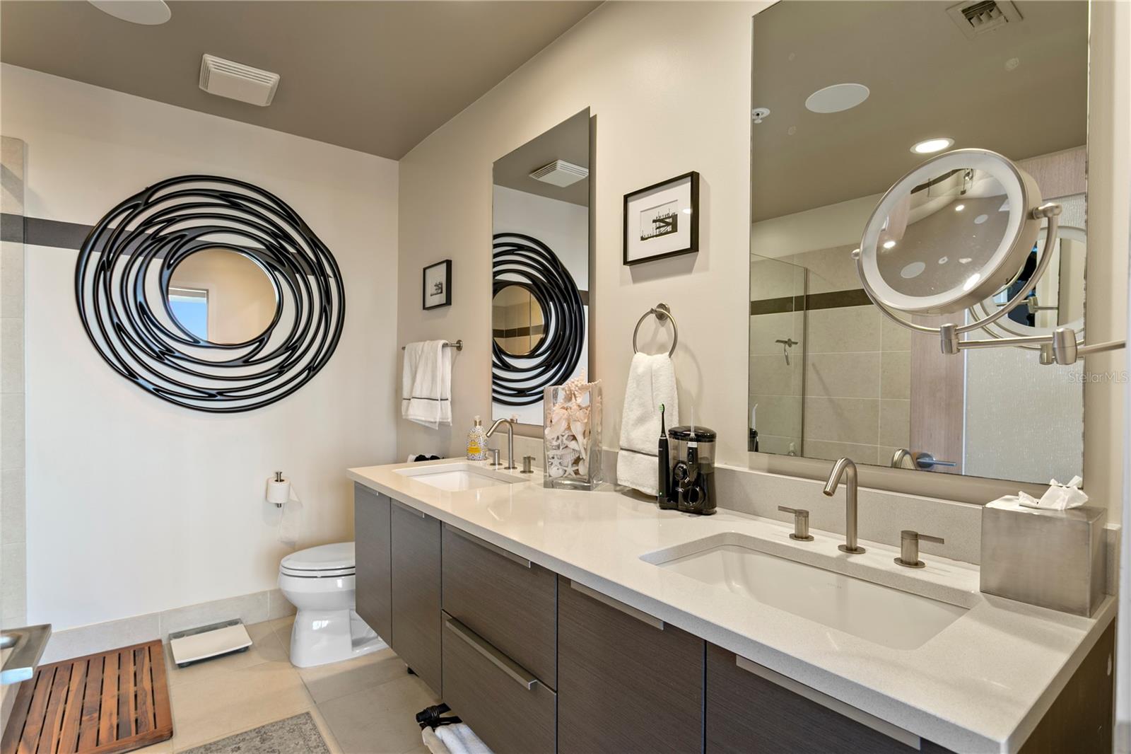 SIGNATURE PLACE CONDO - Residential
