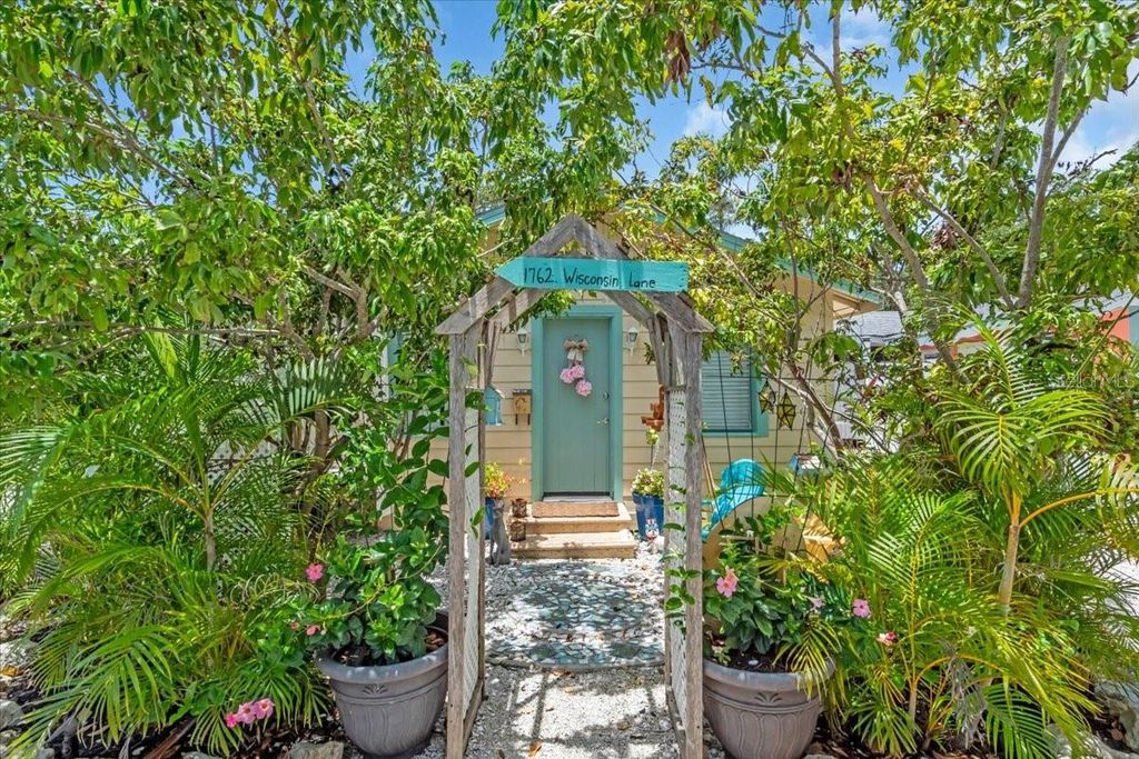 Photo of 1760 Wisconsin Lane, Sarasota, FL 34239 (MLS # A4688606)