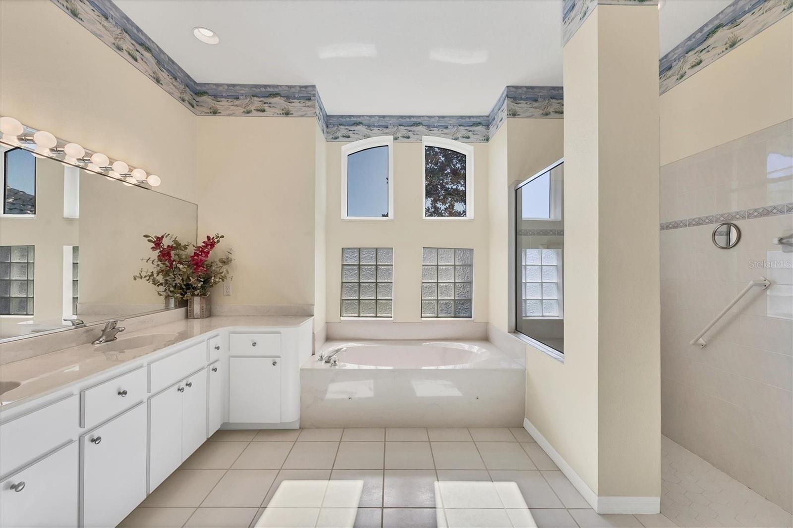 THE LAKES OF JACARANDA - Residential