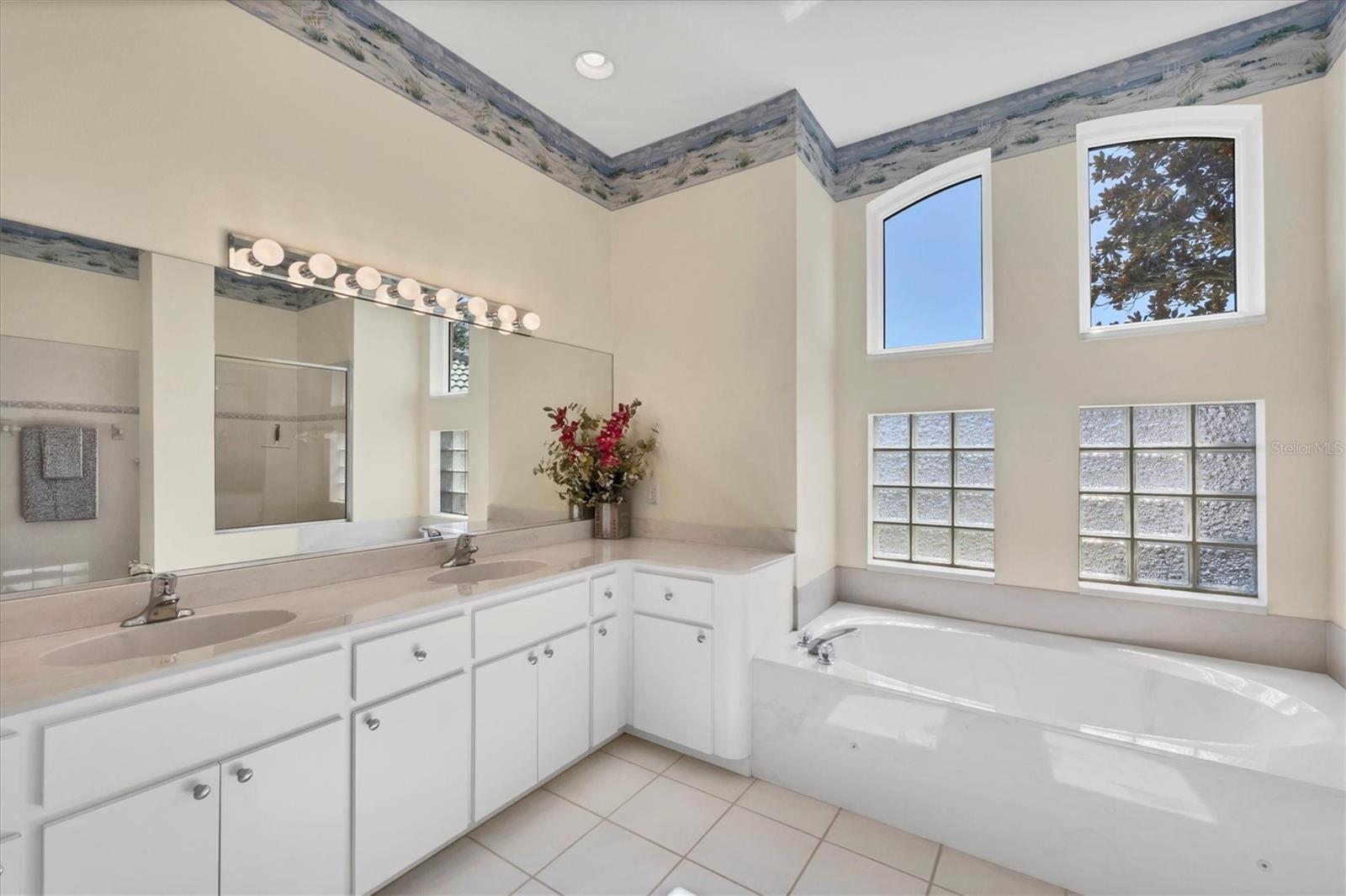 THE LAKES OF JACARANDA - Residential