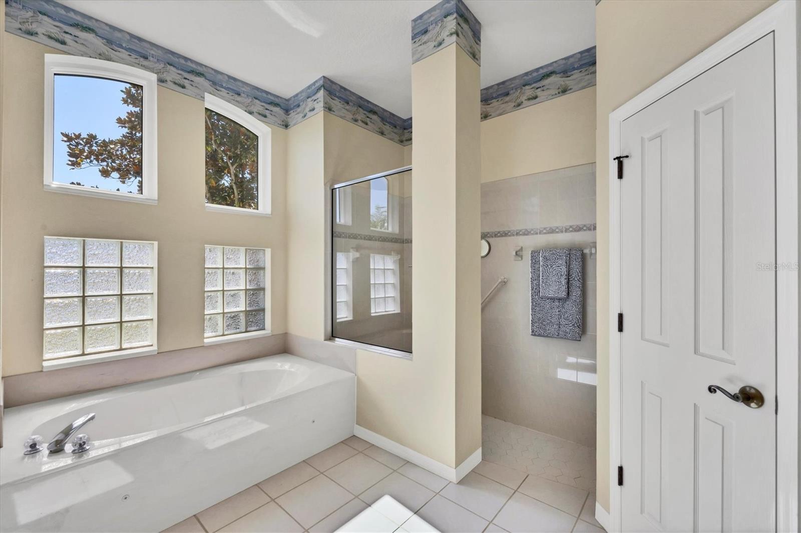 THE LAKES OF JACARANDA - Residential