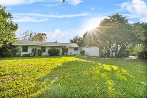 A home in WINTER HAVEN