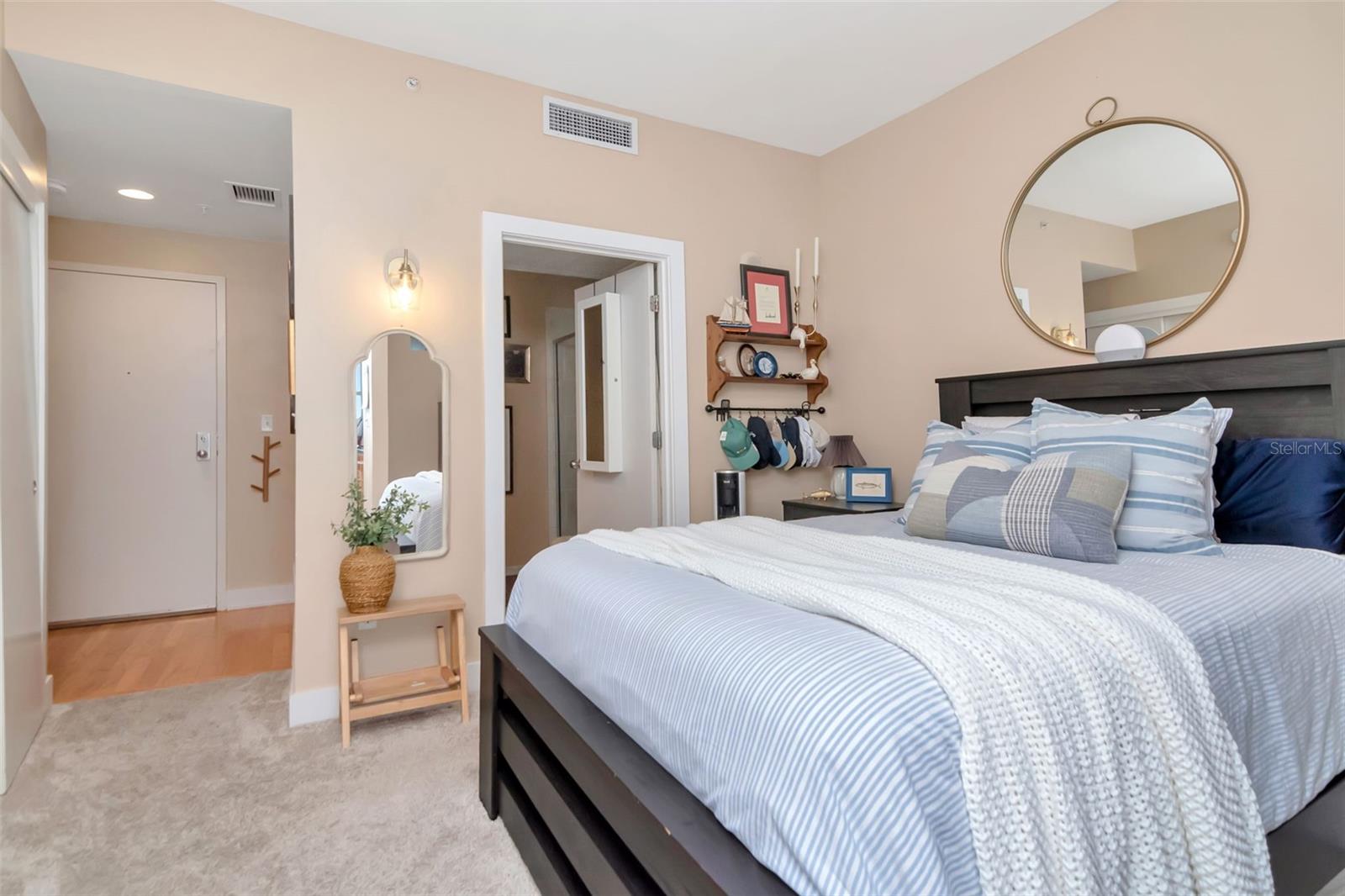 GRAND CENTRAL AT KENNEDY - Residential