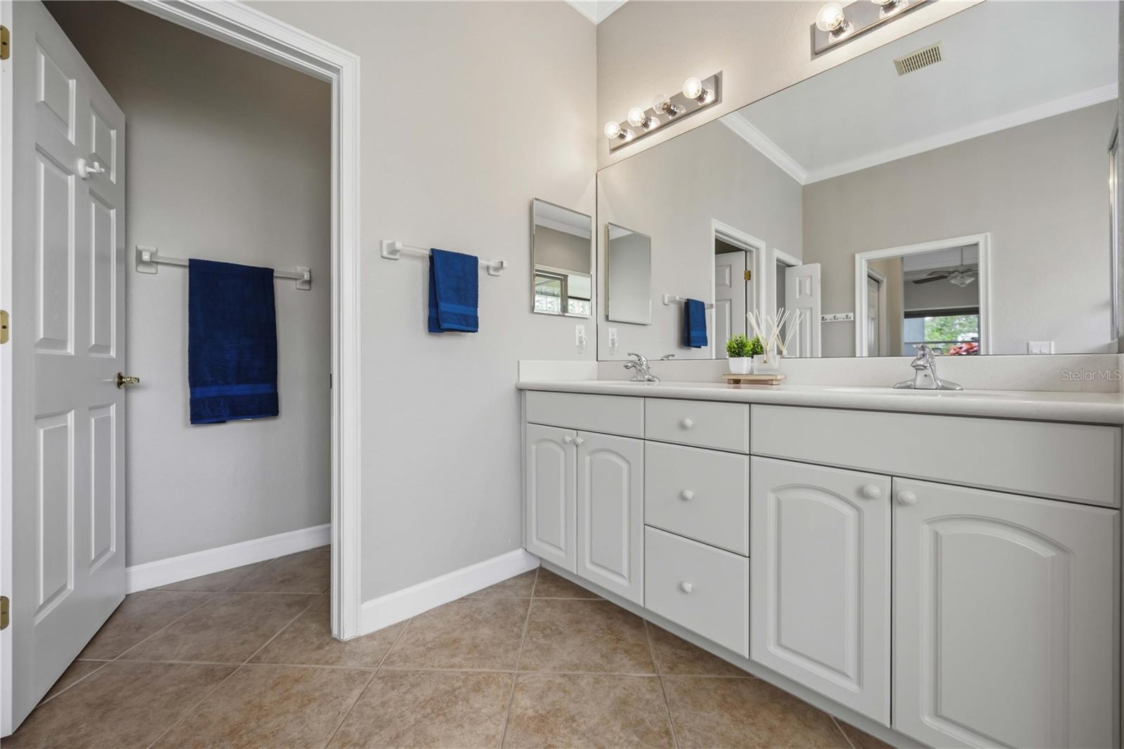 VENETIAN GOLF & RIV CLUB - Residential