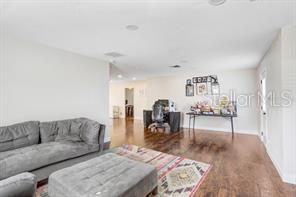 903 N PARK ROAD