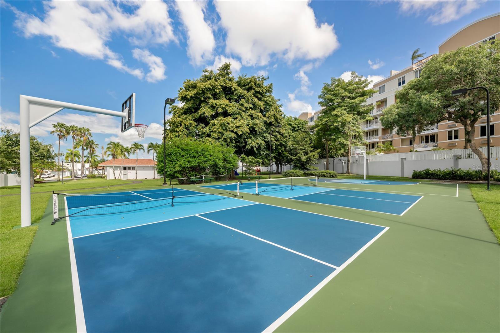 URB. ESTANCIAS REALES - Residential