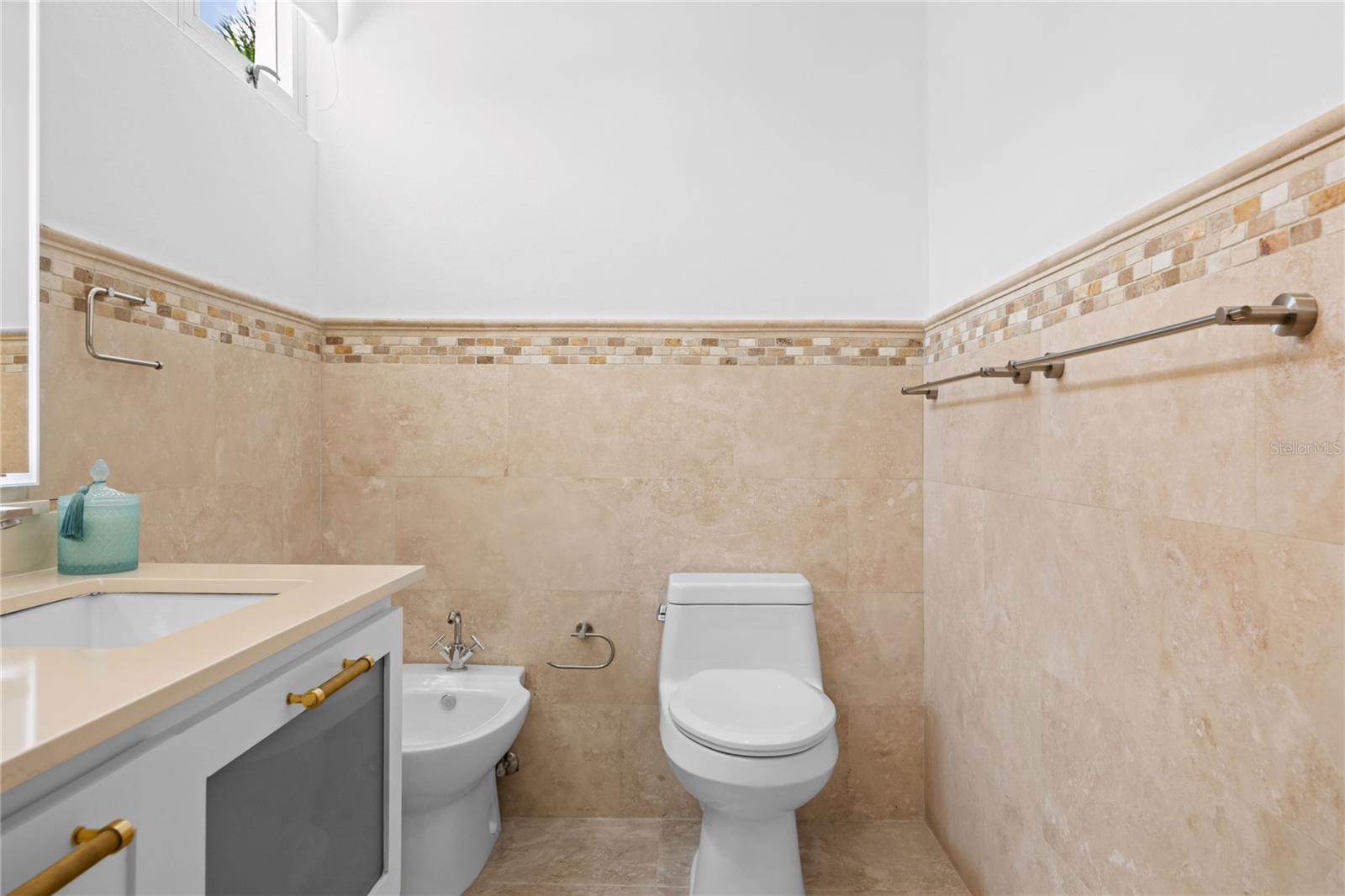 URB. ESTANCIAS REALES - Residential