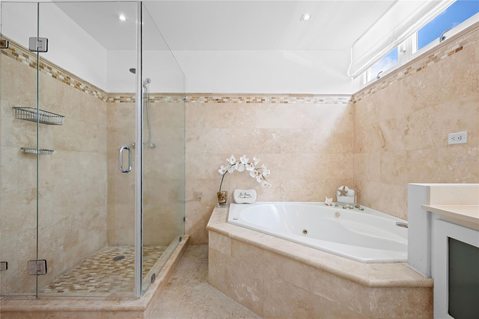 URB. ESTANCIAS REALES - Residential