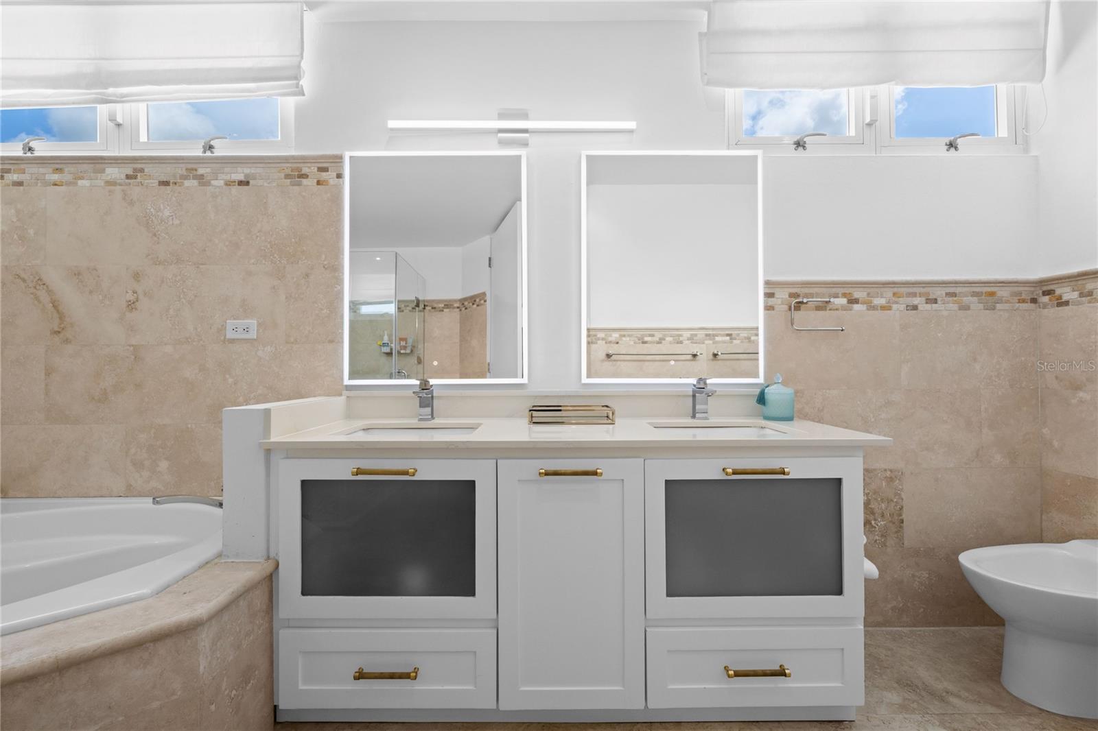 URB. ESTANCIAS REALES - Residential