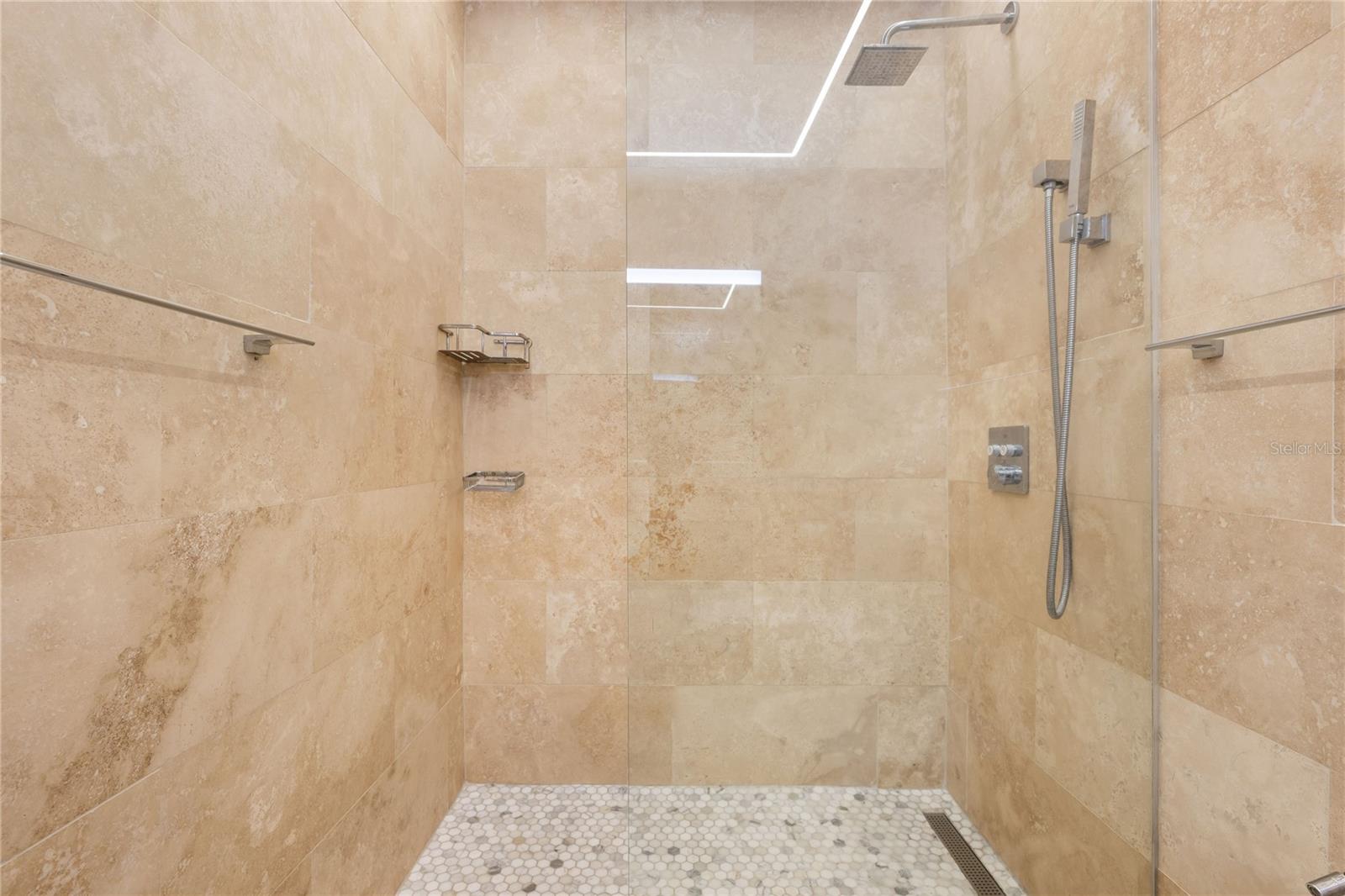 URB. ESTANCIAS REALES - Residential