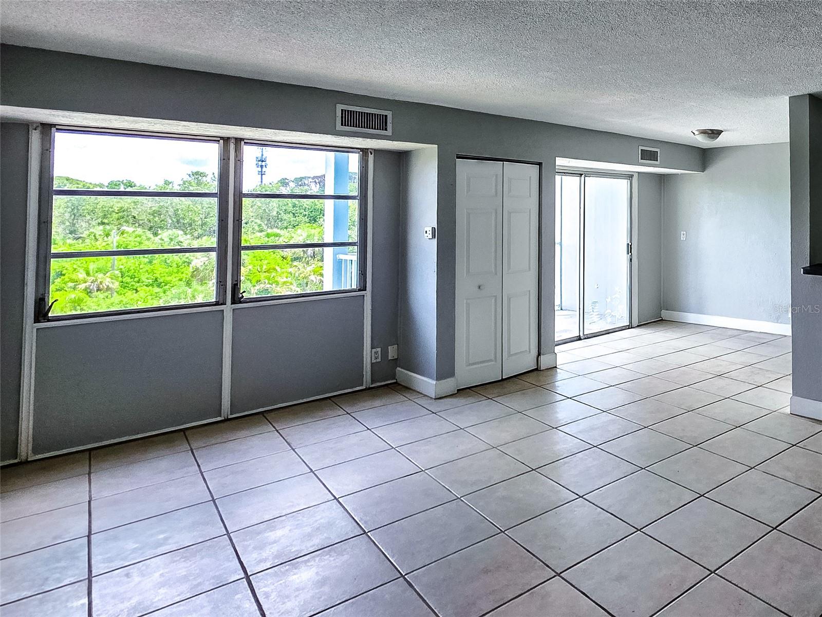 WAVE THE CONDO - Residential