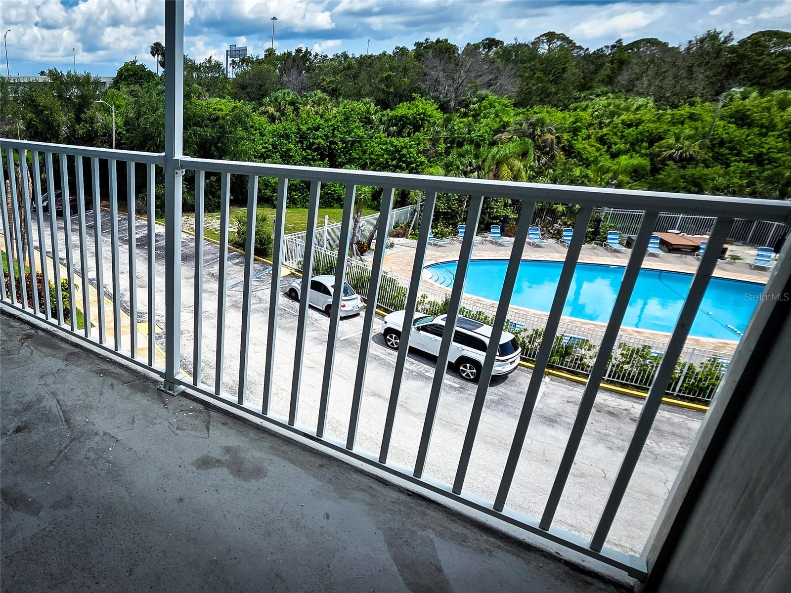 WAVE THE CONDO - Residential