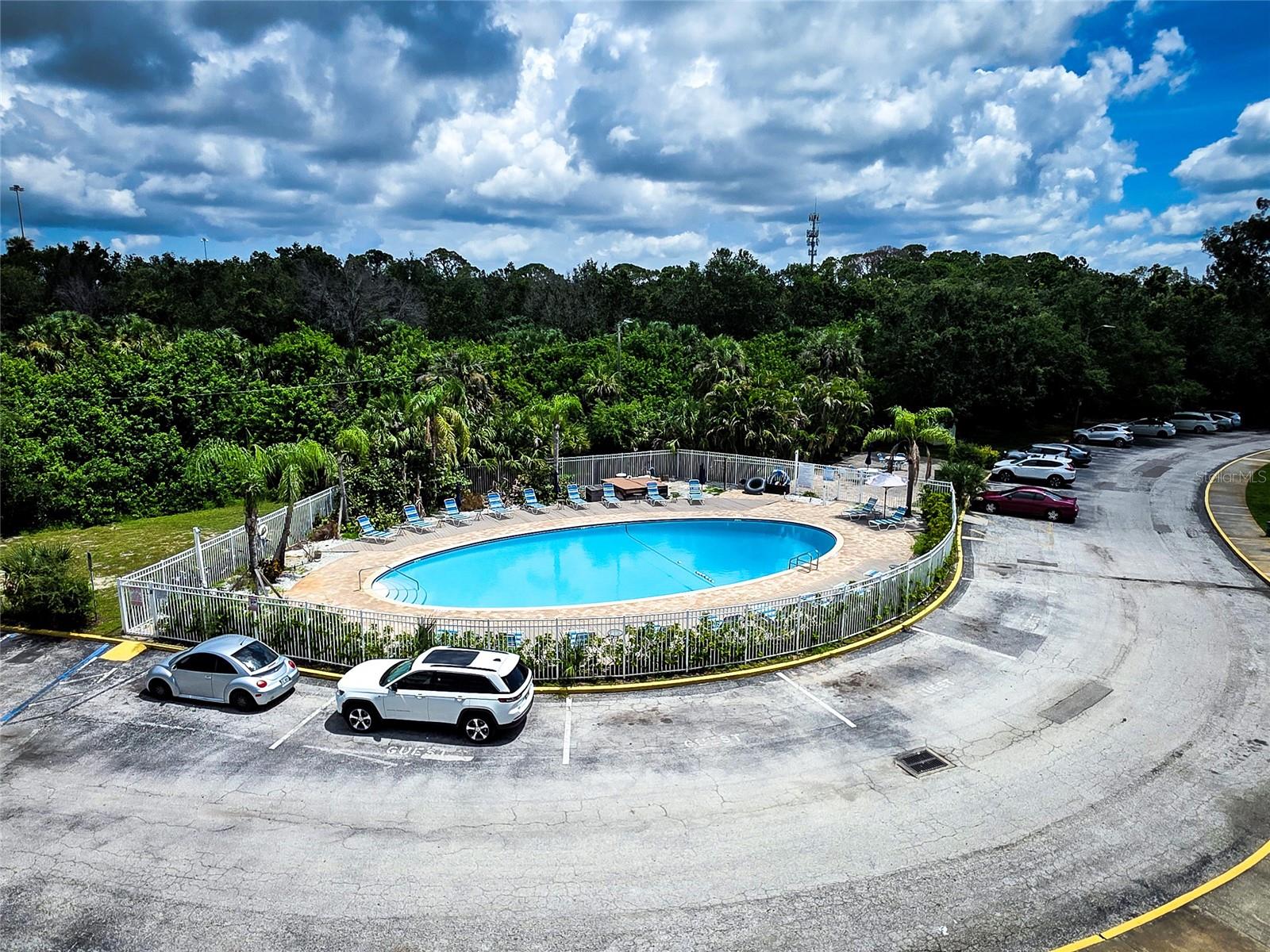 WAVE THE CONDO - Residential