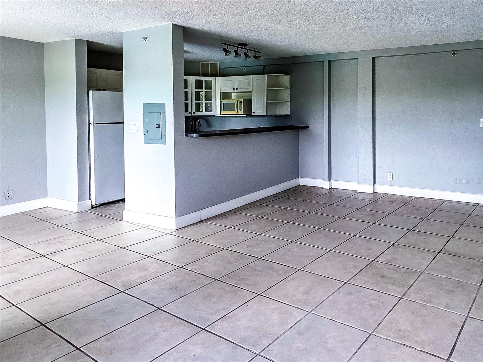 WAVE THE CONDO - Residential