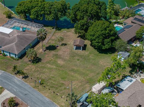 A home in LAKELAND