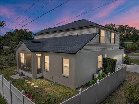 A home in LAKELAND