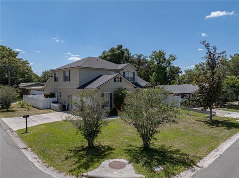 A home in LAKELAND