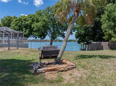 A home in LAKELAND