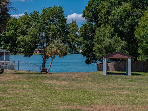 A home in LAKELAND