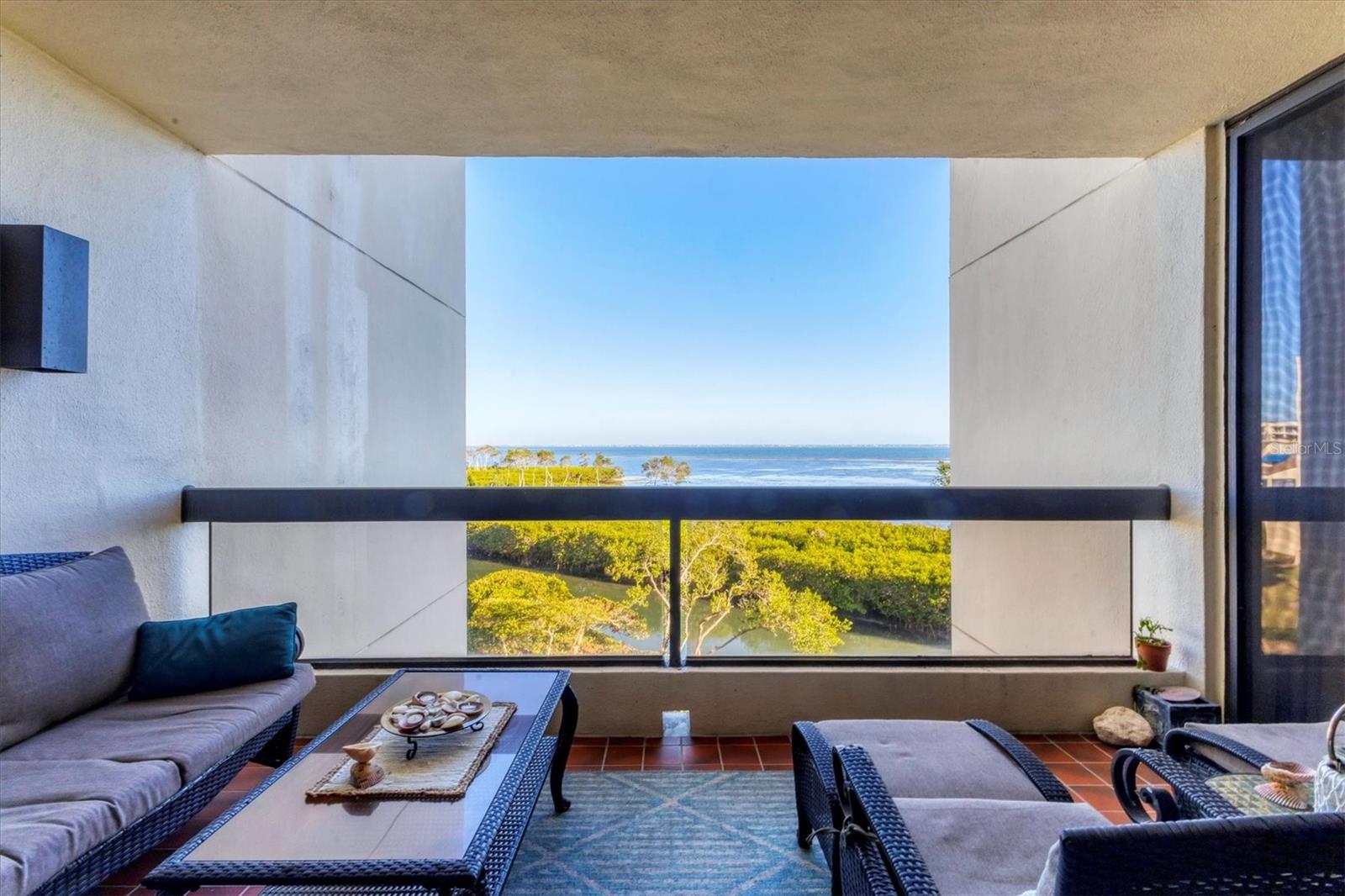 FAIRWAY BAY - Residential Lease