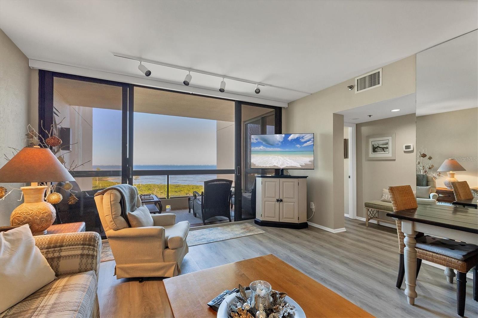 FAIRWAY BAY - Residential Lease